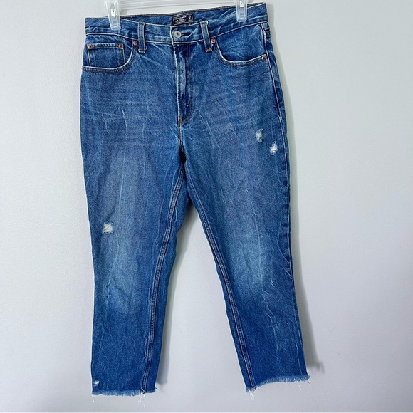 Abercrombie & Fitch Mom Jean medium wash size 28/6 short - Picture 1 of 5